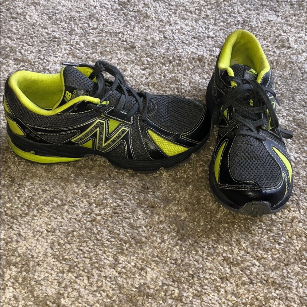 New Balance running shoes (youth boys)